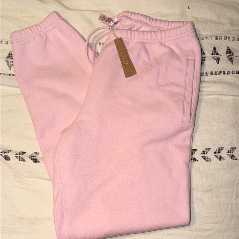 SKIMS Cotton fleece classic Jogger. Medium. Cherry Blossom pink. NEW with tags